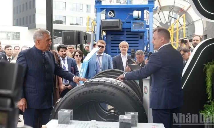 Hội nghị Dầu mỏ tại Nga nhấn mạnh vai tr&ograve; kinh tế tuần ho&agrave;n