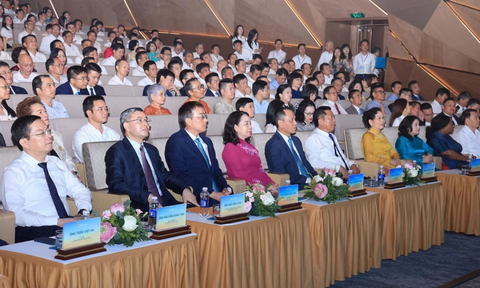 Vietnam Airlines đ&oacute;n nhận Hu&acirc;n chương Lao động hạng Ba v&agrave; Bằng khen của Thủ tướng Ch&iacute;nh phủ