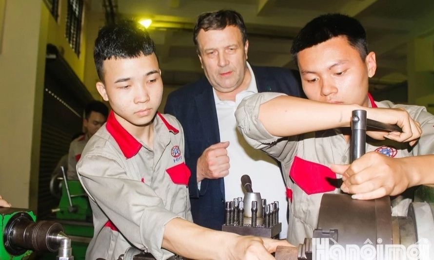Gi&aacute;o dục nghề nghiệp đ&oacute;n đầu &ldquo;cơn kh&aacute;t&rdquo; nh&acirc;n lực chất lượng cao
