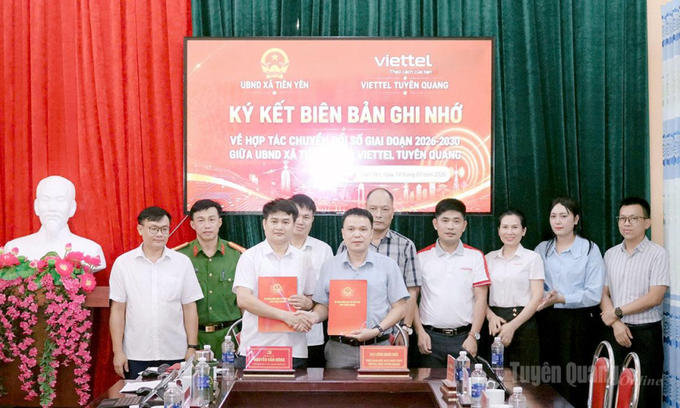 K&yacute; kết hợp t&aacute;c th&uacute;c đẩy chuyển đổi số giữa Viettel Tuy&ecirc;n Quang v&agrave; x&atilde; Ti&ecirc;n Y&ecirc;n