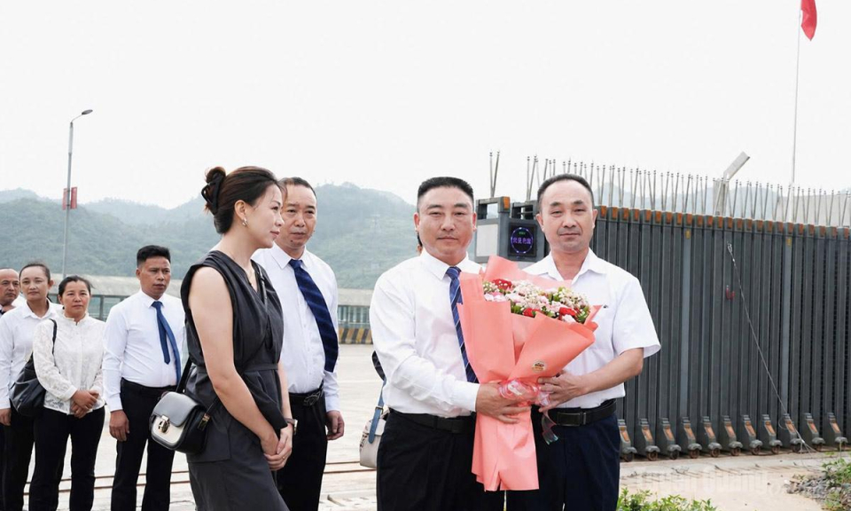 Đo&agrave;n đại biểu huyện Ph&uacute; Ninh (Trung Quốc) khảo s&aacute;t, l&agrave;m việc tại x&atilde; Sơn Vĩ