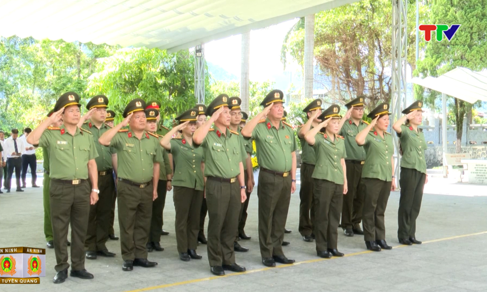 An ninh Tuy&ecirc;n Quang (số 7/2026)| Đo&agrave;n c&ocirc;ng t&aacute;c Cục Y tế &ndash; Bộ C&ocirc;ng an viếng Nghĩa trang liệt sĩ quốc gia Vị Xuy&ecirc;n.