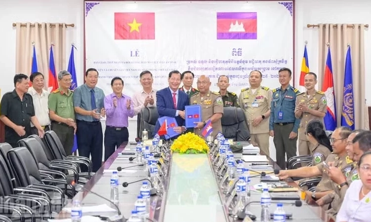 Quy tập 81 h&agrave;i cốt liệt sĩ tại Kampong Speu, Vương quốc Campuchia