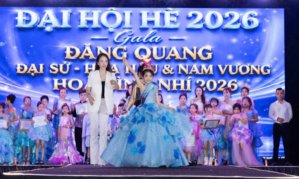 Đ&oacute;a hoa nhỏ mang kh&aacute;t vọng h&ograve;a b&igrave;nh