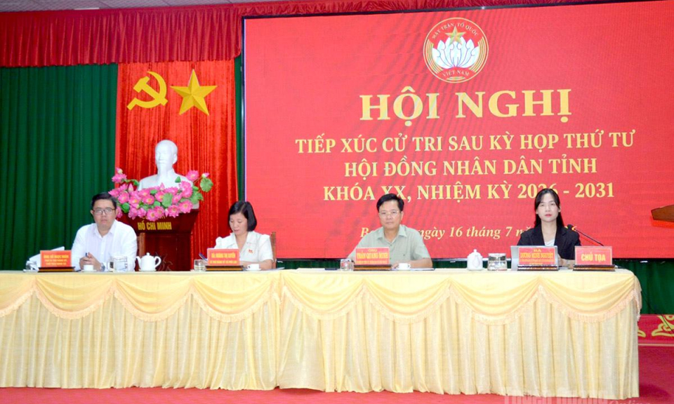 Đại biểu HĐND tỉnh tiếp x&uacute;c cử tri tại c&aacute;c địa phương