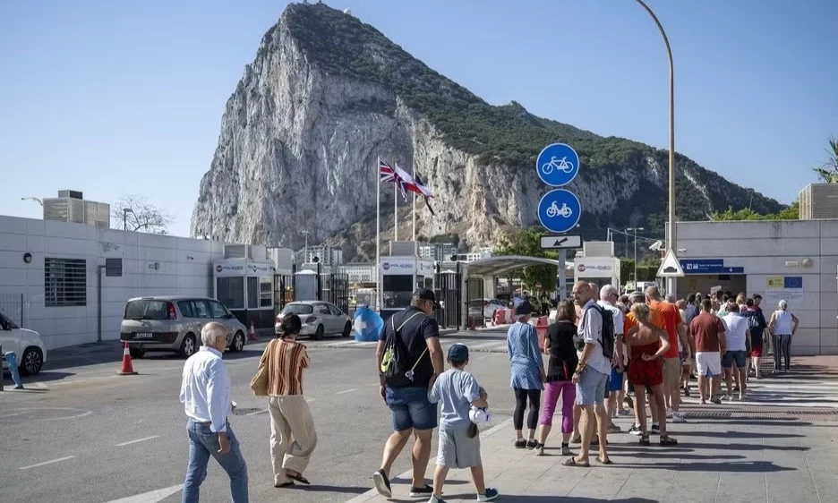 Anh-EU k&yacute; thỏa thuận lịch sử về Gibraltar: X&iacute;ch lại gần nhau