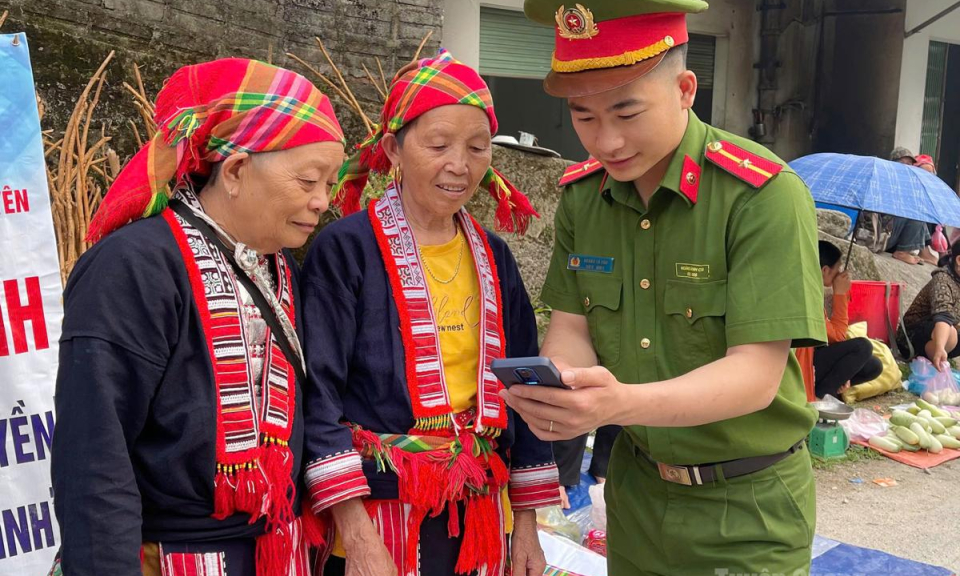 Cảnh gi&aacute;c bẫy &ldquo;việc nhẹ lương cao&rdquo;