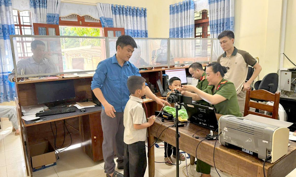 M&ugrave;a h&egrave; số c&ugrave;ng VNeID