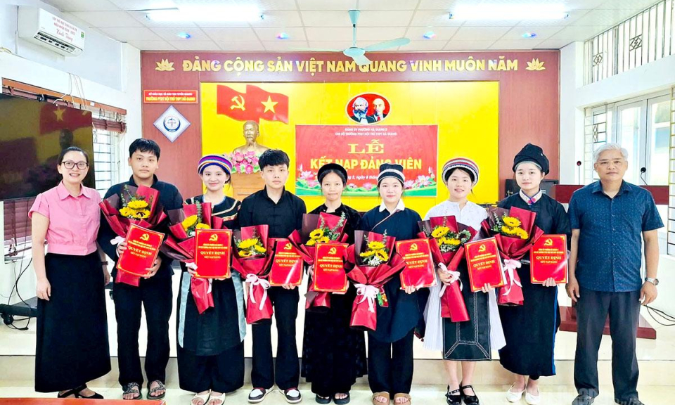 Ươm &ldquo;hạt giống đỏ&rdquo; từ phong tr&agrave;o thanh ni&ecirc;n