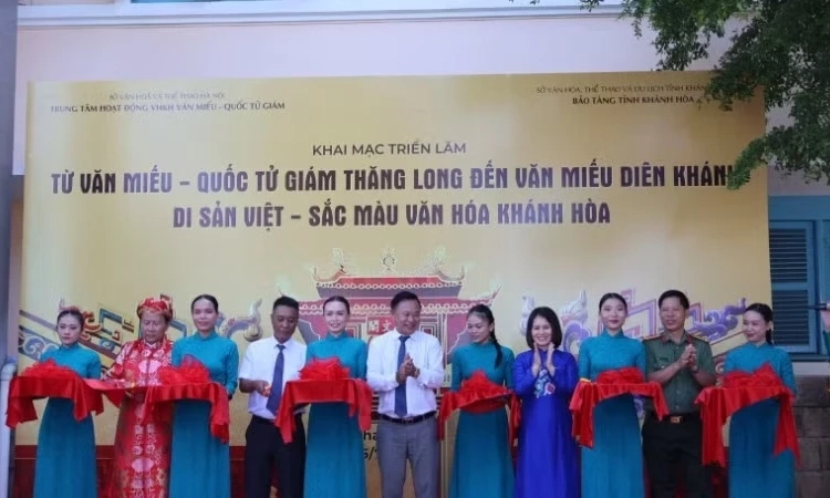 Triển l&atilde;m chuy&ecirc;n đề "Từ Văn Miếu-Quốc Tử Gi&aacute;m Thăng Long đến Văn Miếu Di&ecirc;n Kh&aacute;nh"