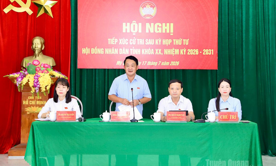 B&iacute; thư Tỉnh ủy Hầu A Lềnh tiếp x&uacute;c cử tri phường Mỹ L&acirc;m