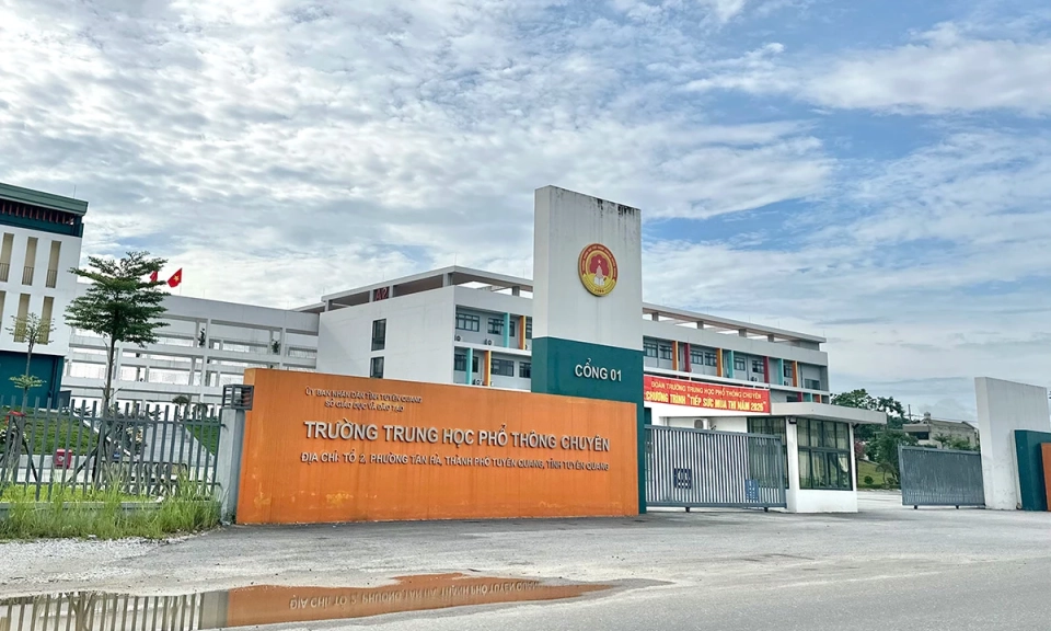 Khởi tố th&ecirc;m 1 bị can tự ra đầu th&uacute; li&ecirc;n quan đến vi phạm xảy ra tại Điểm thi Trường THPT Chuy&ecirc;n Tuy&ecirc;n Quang
