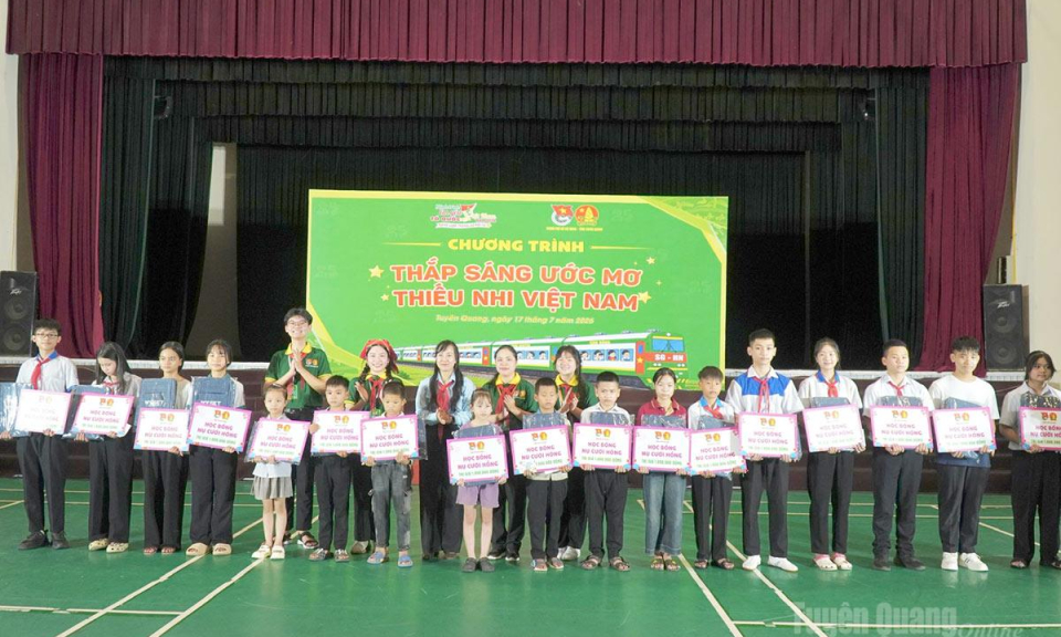 S&ocirc;i động H&agrave;nh tr&igrave;nh "Em y&ecirc;u Tổ quốc Việt Nam" năm 2026 tại tỉnh Tuy&ecirc;n Quang