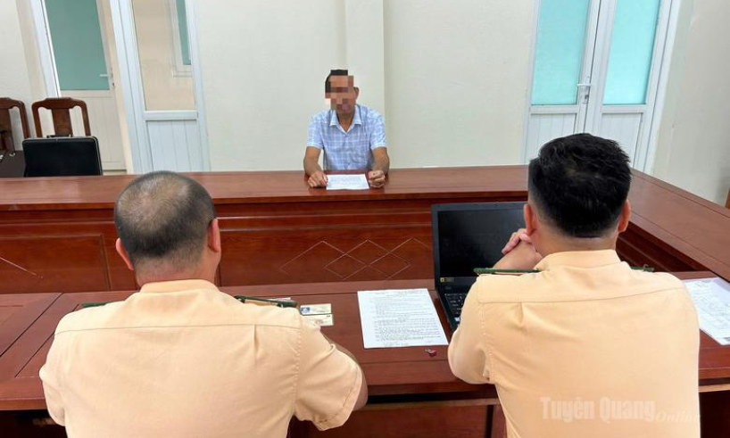 Xử l&yacute; t&agrave;i xế kh&ocirc;ng nhường đường cho xe ưu ti&ecirc;n