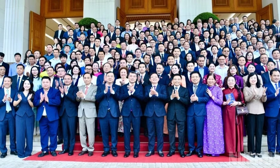 Ho&agrave;n thiện nền tảng, cải c&aacute;ch thực chất, kiến tạo ph&aacute;t triển mạnh mẽ hơn nữa