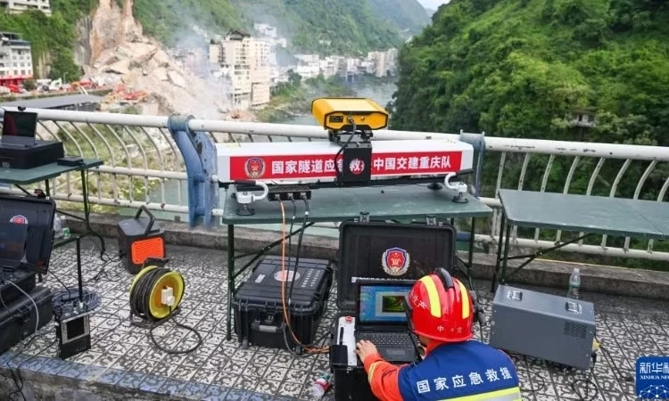 Lở n&uacute;i l&agrave;m 8 người chết, 34 người mất t&iacute;ch ở Trung Quốc