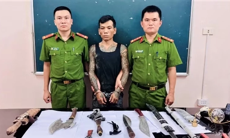 Nghệ An: Bắt giữ nh&oacute;m đối tượng mua b&aacute;n, tổ chức sử dụng tr&aacute;i ph&eacute;p chất ma t&uacute;y