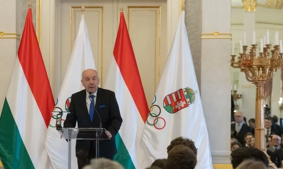 Tổng thống Hungary k&yacute; ban h&agrave;nh sửa đổi Hiến ph&aacute;p, chấm dứt nhiệm kỳ trước thời hạn