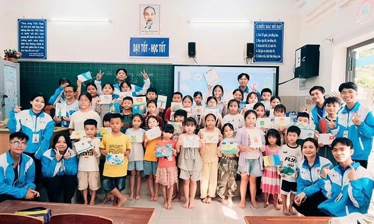 Bắt đầu triển khai hoạt động t&igrave;nh nguyện h&egrave; tại Đặc khu C&ocirc;n Đảo