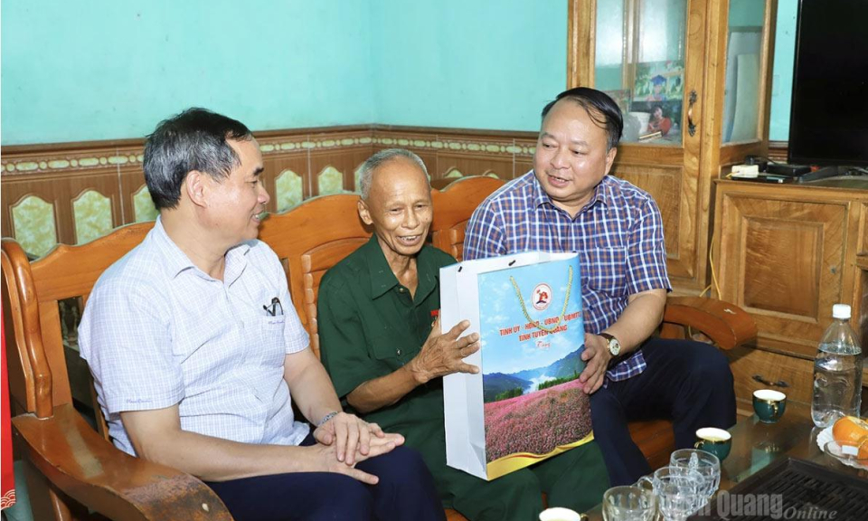 Tri &acirc;n người c&oacute; c&ocirc;ng bằng những h&agrave;nh động thiết thực
