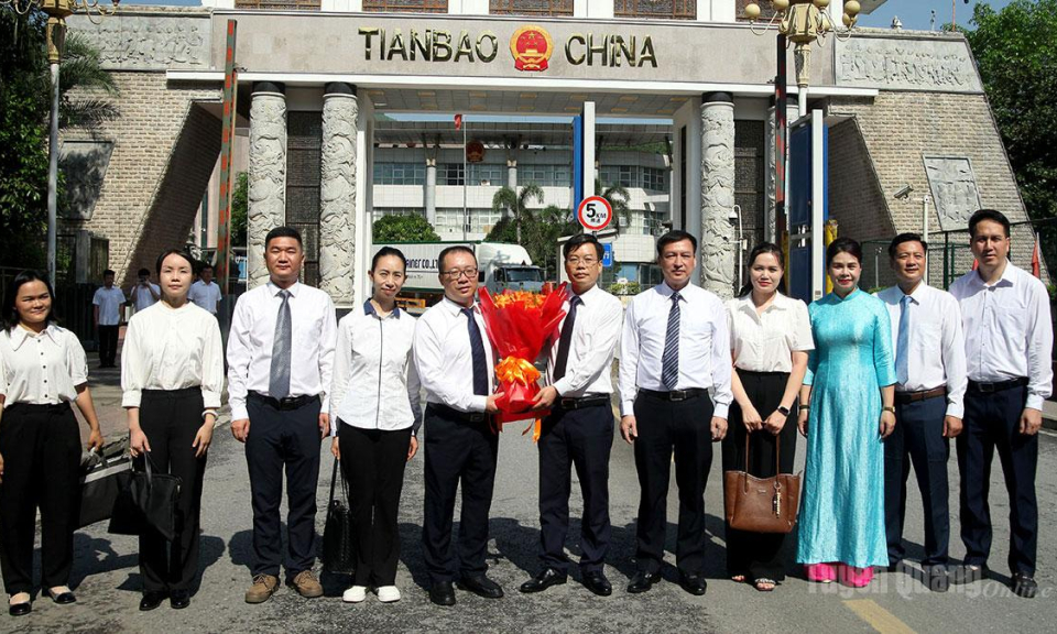 Đo&agrave;n c&ocirc;ng t&aacute;c Ban Tuy&ecirc;n truyền Ch&acirc;u ủy Văn Sơn (Trung Quốc) thăm, l&agrave;m việc tại tỉnh Tuy&ecirc;n Quang