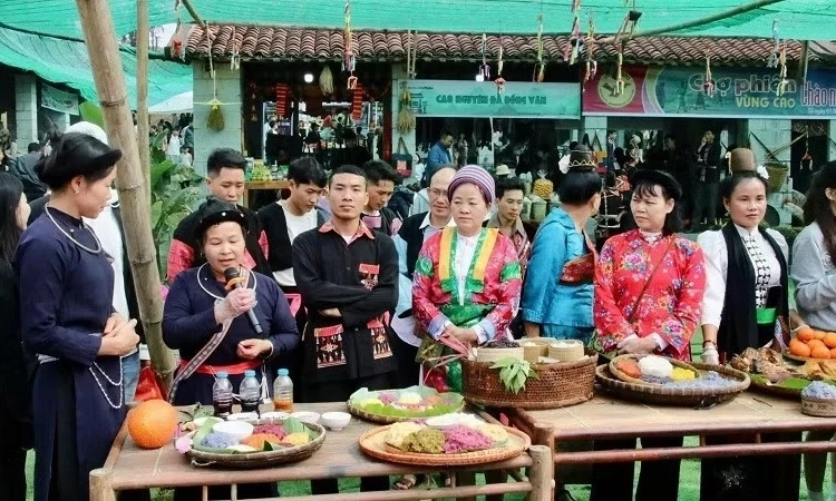 Gia tăng gi&aacute; trị du lịch từ ph&aacute;t huy lợi thế ẩm thực