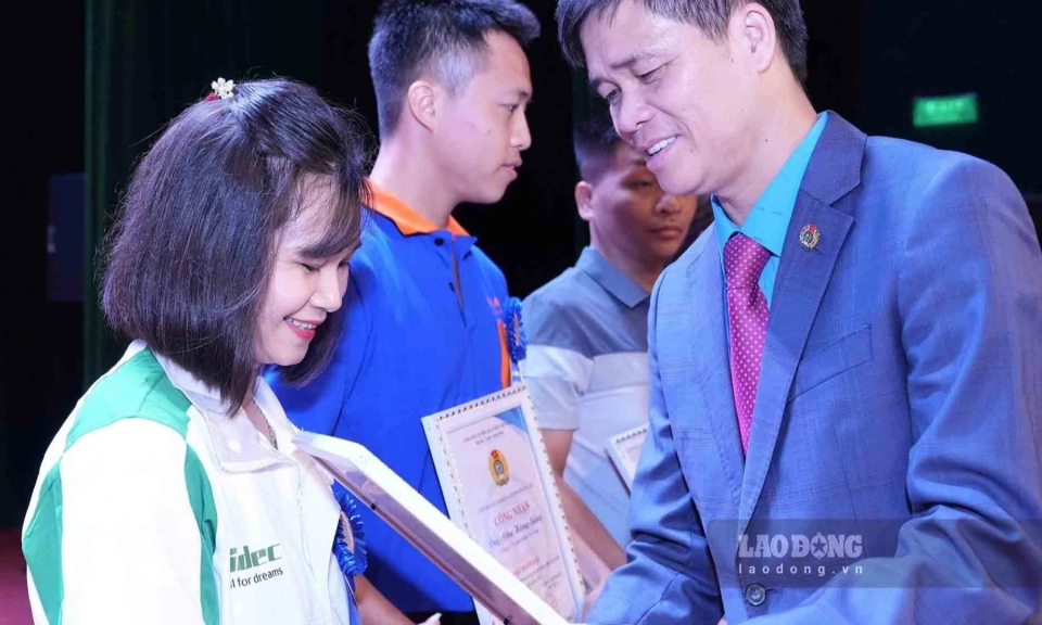 T&ocirc;n vinh tr&iacute; tuệ người lao động, lan tỏa những "thủ lĩnh" C&ocirc;ng đo&agrave;n ti&ecirc;u biểu