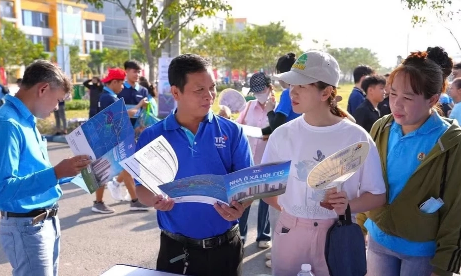 B&agrave;i to&aacute;n an cư cho người lao động thu nhập thấp