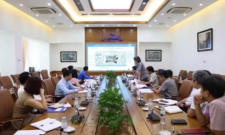 Khắc họa h&agrave;nh tr&igrave;nh 145 năm của ng&agrave;nh Đường sắt Việt Nam qua t&aacute;c phẩm ph&ugrave; đi&ecirc;u nghệ thuật