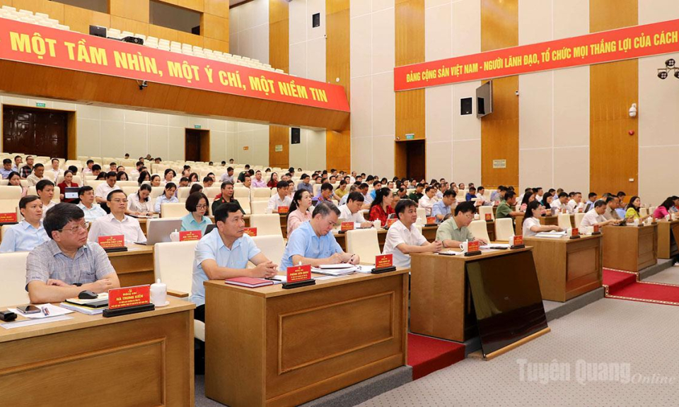 Đổi mới mạnh mẽ phương thức học tập, qu&aacute;n triệt Nghị quyết theo hướng thiết thực, hiệu quả
