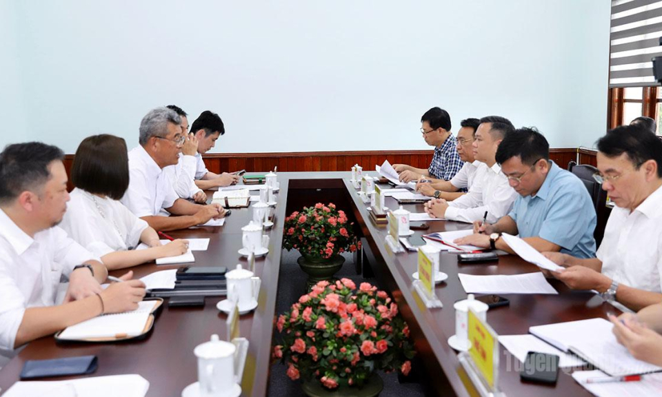 Ph&oacute; Chủ tịch UBND tỉnh Đỗ H&ugrave;ng Đức l&agrave;m việc với C&ocirc;ng ty TNHH Điện sinh khối EREX Tuy&ecirc;n Quang