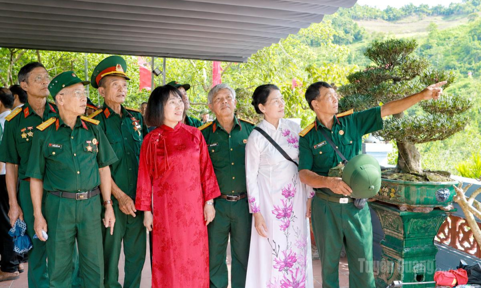 Tr&ecirc;n Điểm cao 468