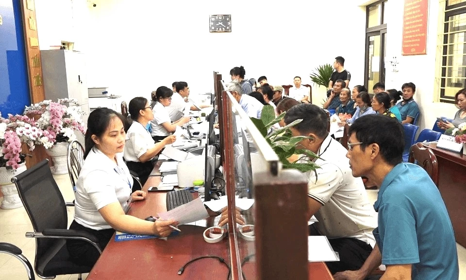 X&acirc;y dựng ch&iacute;nh quyền số từ những việc gần d&acirc;n