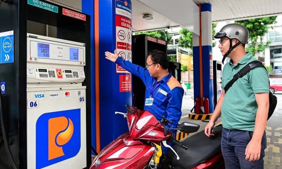 Gi&aacute; xăng, dầu đồng loạt tăng từ chiều nay