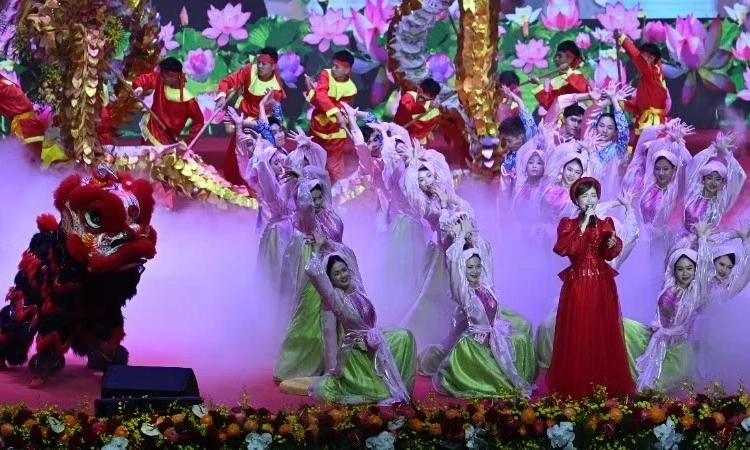 Kiến tạo bản sắc v&agrave; chủ quyền văn h&oacute;a Việt Nam tr&ecirc;n kh&ocirc;ng gian số