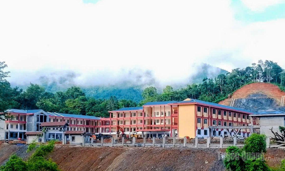 Tăng tốc x&acirc;y trường nơi bi&ecirc;n giới