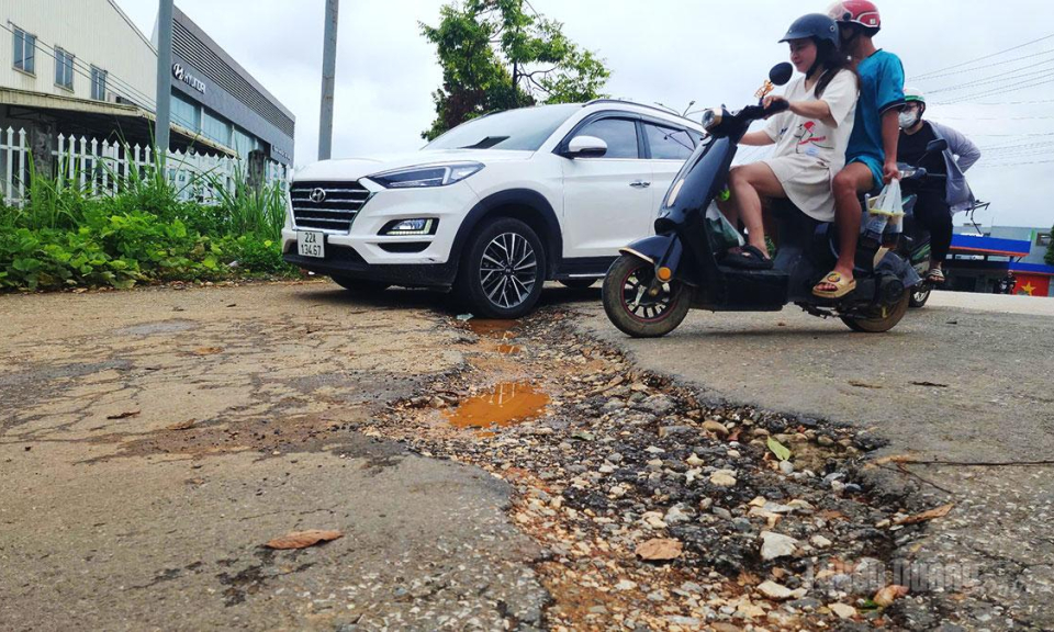 Cần ho&agrave;n trả mặt đường sau thi c&ocirc;ng, bảo đảm an to&agrave;n cho người d&acirc;n