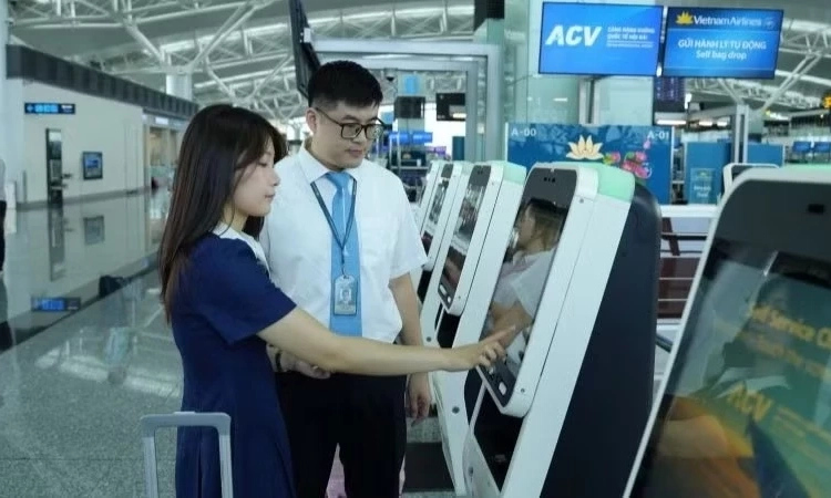 Kh&aacute;ch bay quốc tế tại Nội B&agrave;i c&oacute; thể tự l&agrave;m thủ tục v&agrave; gửi h&agrave;nh l&yacute; tự động