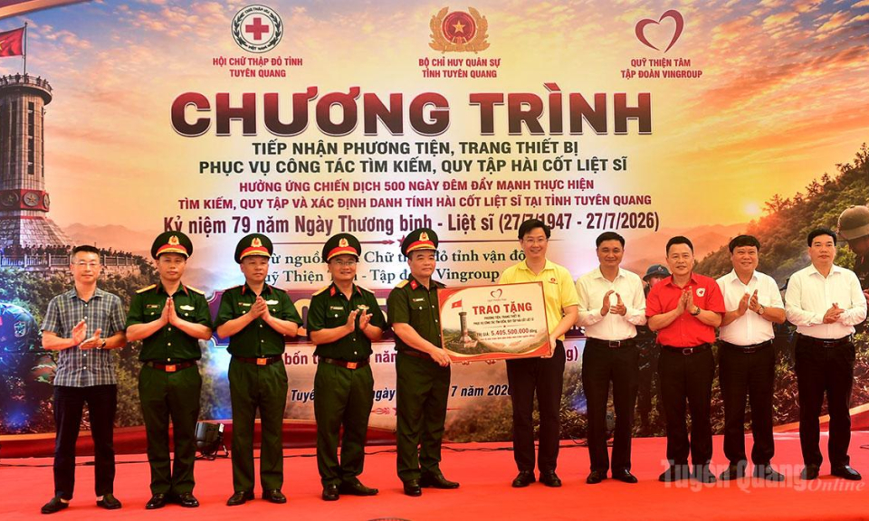 B&agrave;n giao phương tiện, trang thiết bị phục vụ c&ocirc;ng t&aacute;c quy tập h&agrave;i cốt liệt sĩ