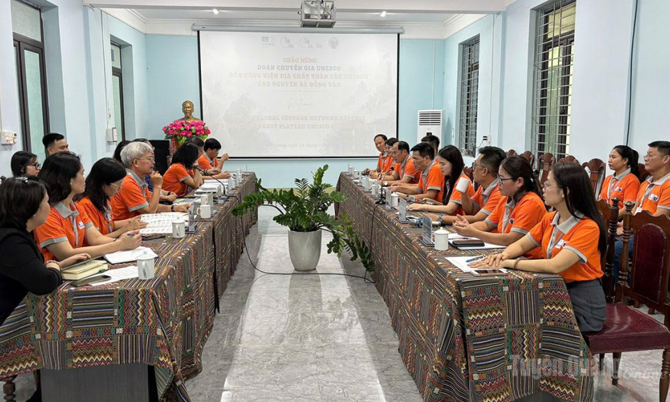 Đo&agrave;n chuy&ecirc;n gia UNESCO l&agrave;m việc về t&aacute;i đ&aacute;nh gi&aacute; C&ocirc;ng vi&ecirc;n địa chất to&agrave;n cầu Cao nguy&ecirc;n đ&aacute; Đồng Văn