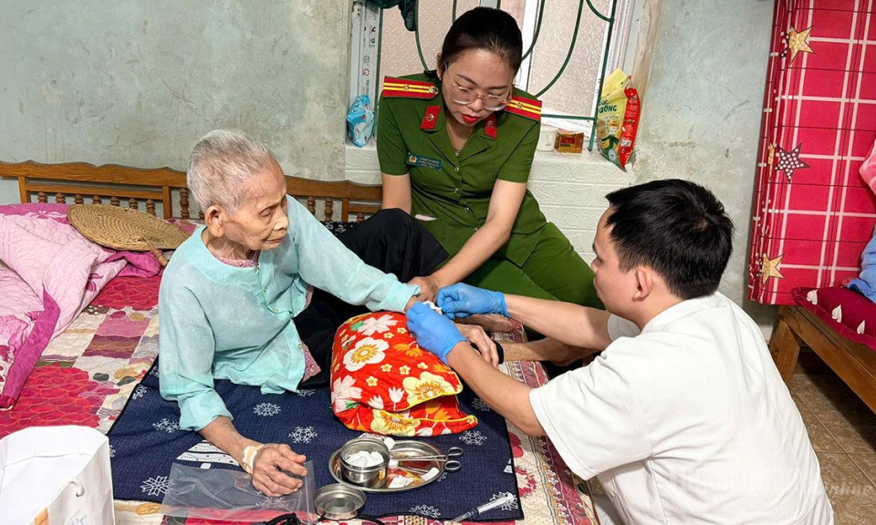 X&uacute;c động ng&agrave;y lấy mẫu ADN th&acirc;n nh&acirc;n liệt sĩ