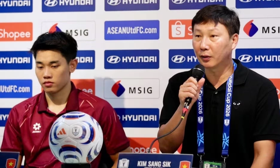 Huấn luyện vi&ecirc;n Kim Sang Sik: C&aacute;c cầu thủ đ&atilde; thực hiện gần như trọn vẹn đấu ph&aacute;p