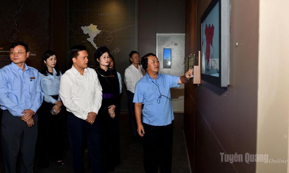B&iacute; thư Tỉnh ủy Hầu A Lềnh kiểm tra c&ocirc;ng t&aacute;c chuẩn bị đưa v&agrave;o sử dụng Bảo t&agrave;ng T&acirc;n Tr&agrave;o v&agrave; Ph&ograve;ng chiếu phim