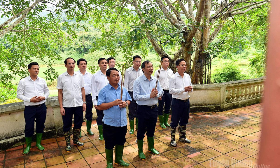 Đo&agrave;n c&ocirc;ng t&aacute;c Ban Tổ chức Trung ương về nguồn tại Khu di t&iacute;ch quốc gia đặc biệt T&acirc;n Tr&agrave;o