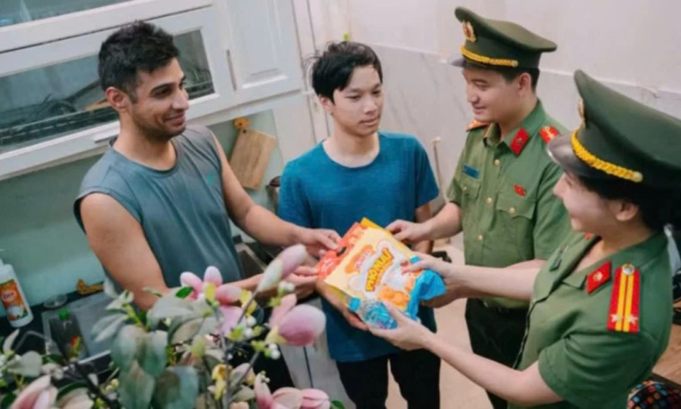 N&acirc;ng cao hiệu quả quản l&yacute; lưu tr&uacute; v&agrave; hoạt động của người nước ngo&agrave;i từ cơ sở