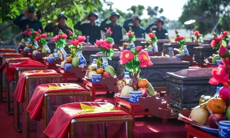 Chiến dịch 500 ng&agrave;y đ&ecirc;m quy tập gần 1.500 h&agrave;i cốt liệt sĩ