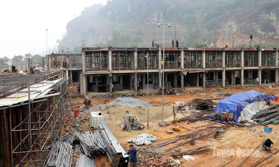Tỉnh ủy chỉ đạo đẩy nhanh tiến độ x&acirc;y dựng, đưa v&agrave;o sử dụng c&aacute;c trường phổ th&ocirc;ng nội tr&uacute; li&ecirc;n cấp tại c&aacute;c x&atilde; bi&ecirc;n giới ngay từ đầu năm học mới