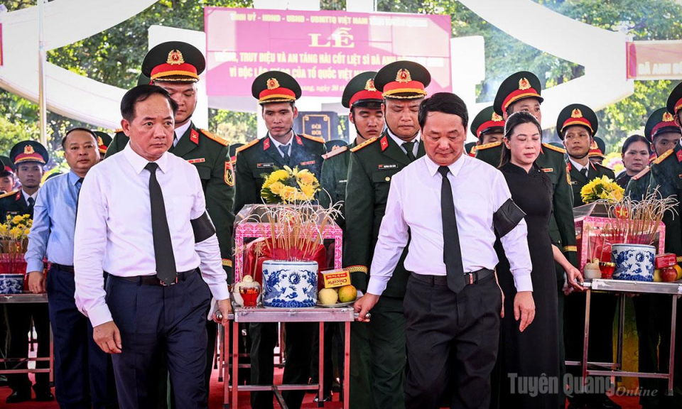 Lễ viếng, truy điệu v&agrave; an t&aacute;ng h&agrave;i cốt liệt sĩ tại Nghĩa trang Liệt sĩ Quốc gia Vị Xuy&ecirc;n
