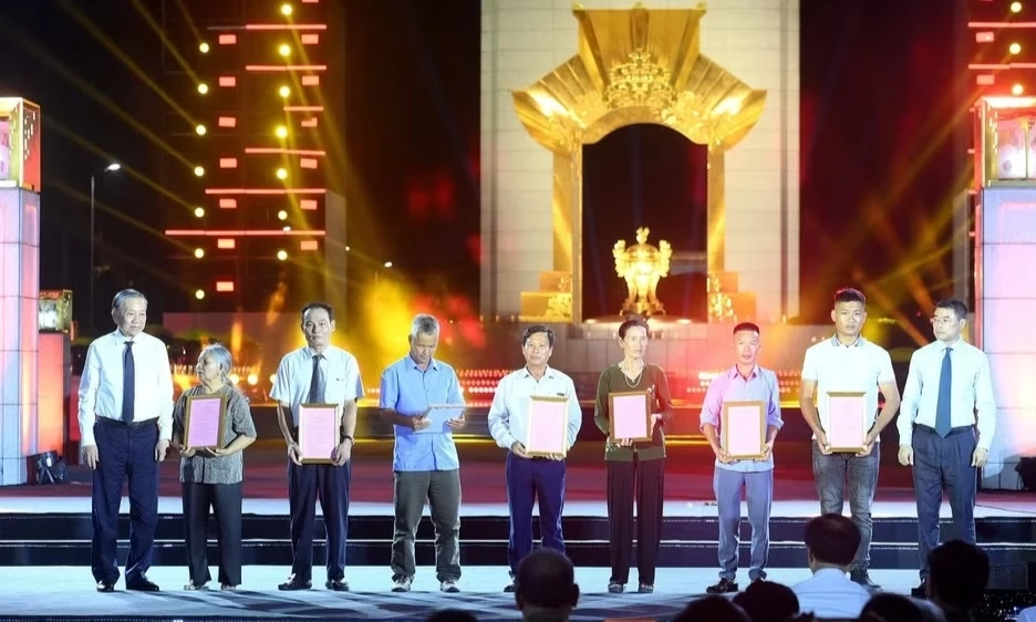 Tiếp nối l&yacute; tưởng, sống xứng đ&aacute;ng với sự hy sinh của c&aacute;c thế hệ đi trước