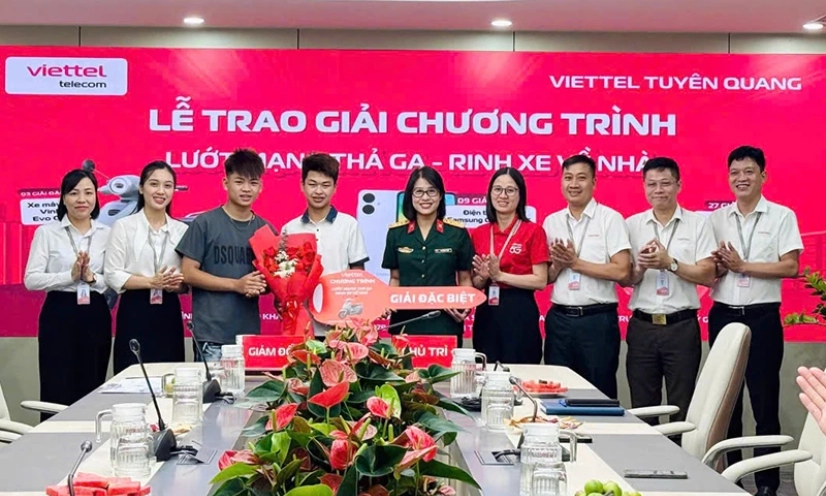 Viettel Tuy&ecirc;n Quang tổ chức trao thưởng đợt 1 chương tr&igrave;nh chuyến mại &ldquo;Lướt mạng thả ga &ndash; Rinh xe về nh&agrave;&rdquo;